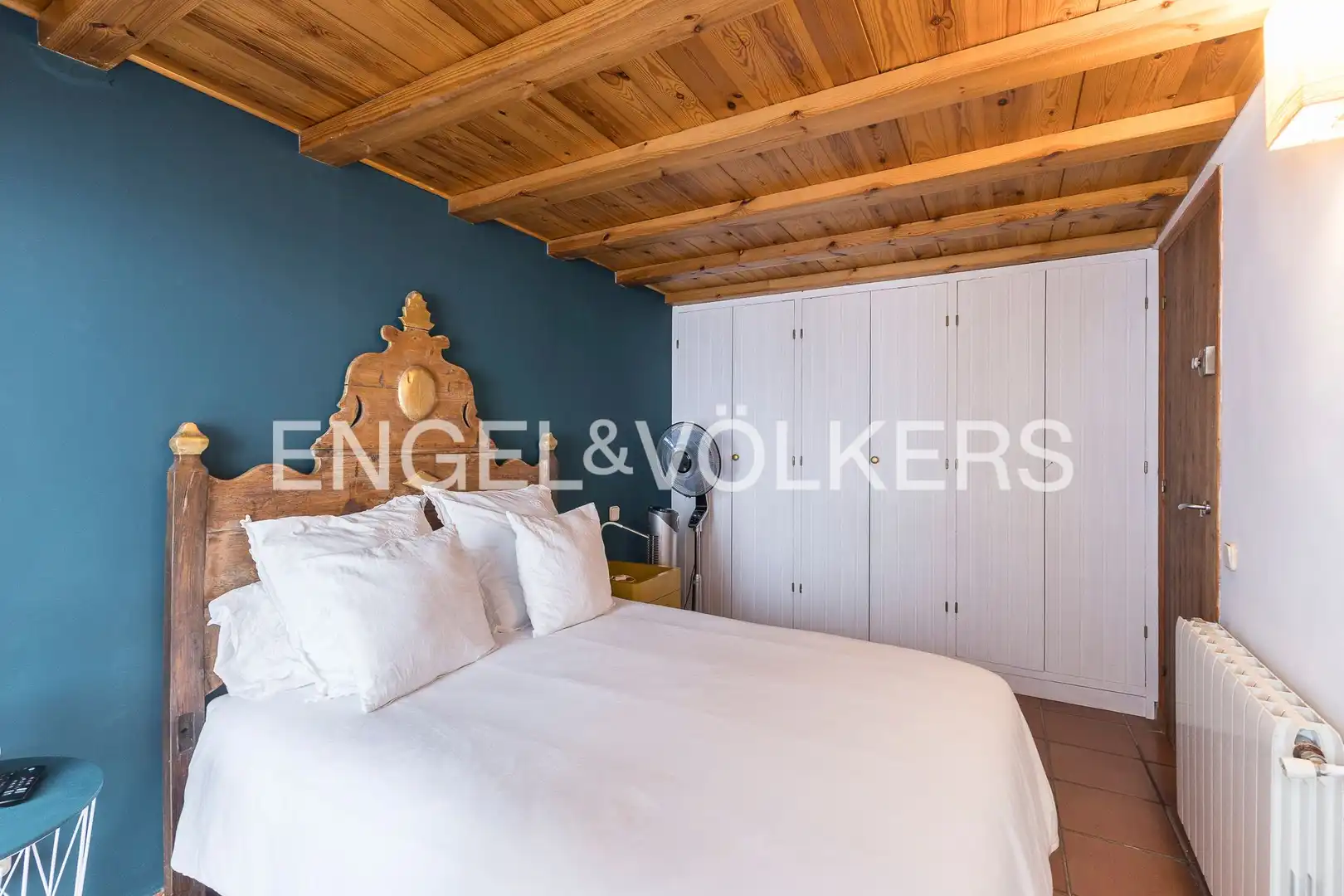 Bedroom of Houses for sale in Barcelona  with Heating, Terrace and Storage room