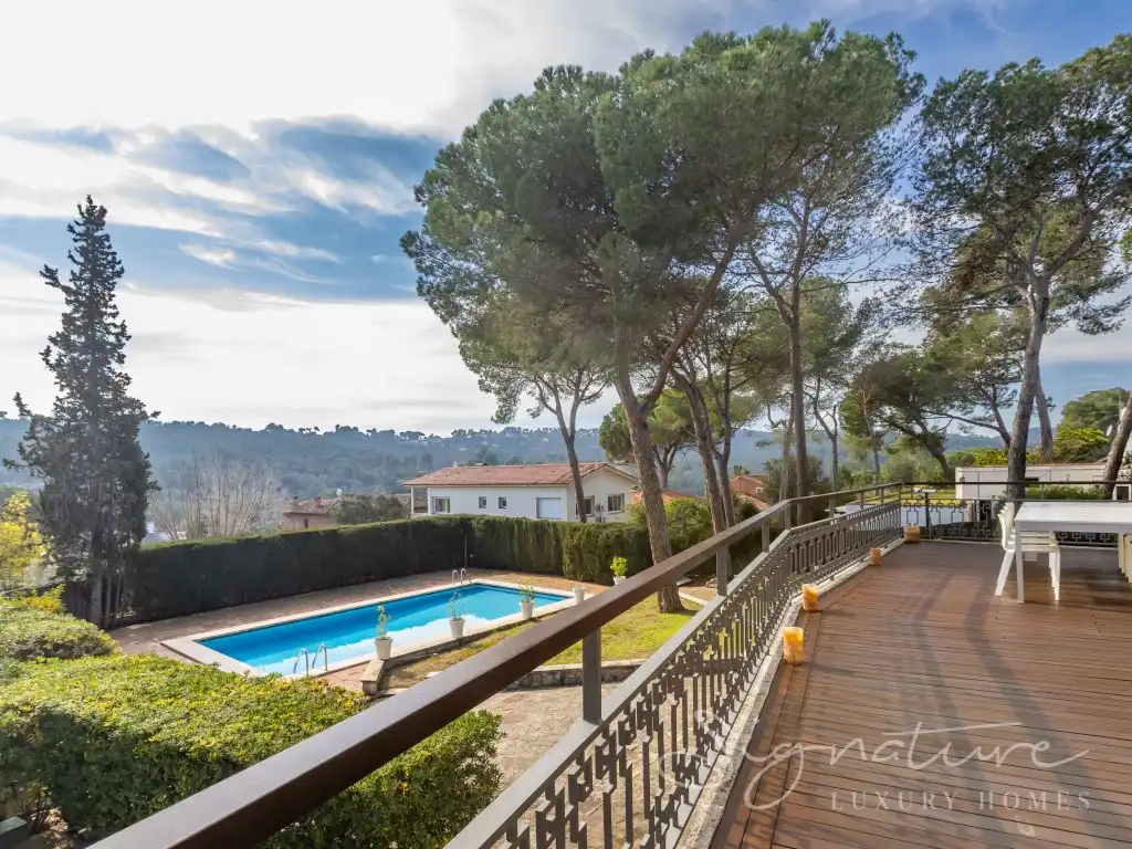 Vista exterior de Casa o chalet en venta en Sant Cugat del Vallès con Calefacción, Jardín privado y Terraza