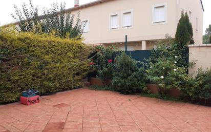 Jardí de Casa adosada en venda en Cavia