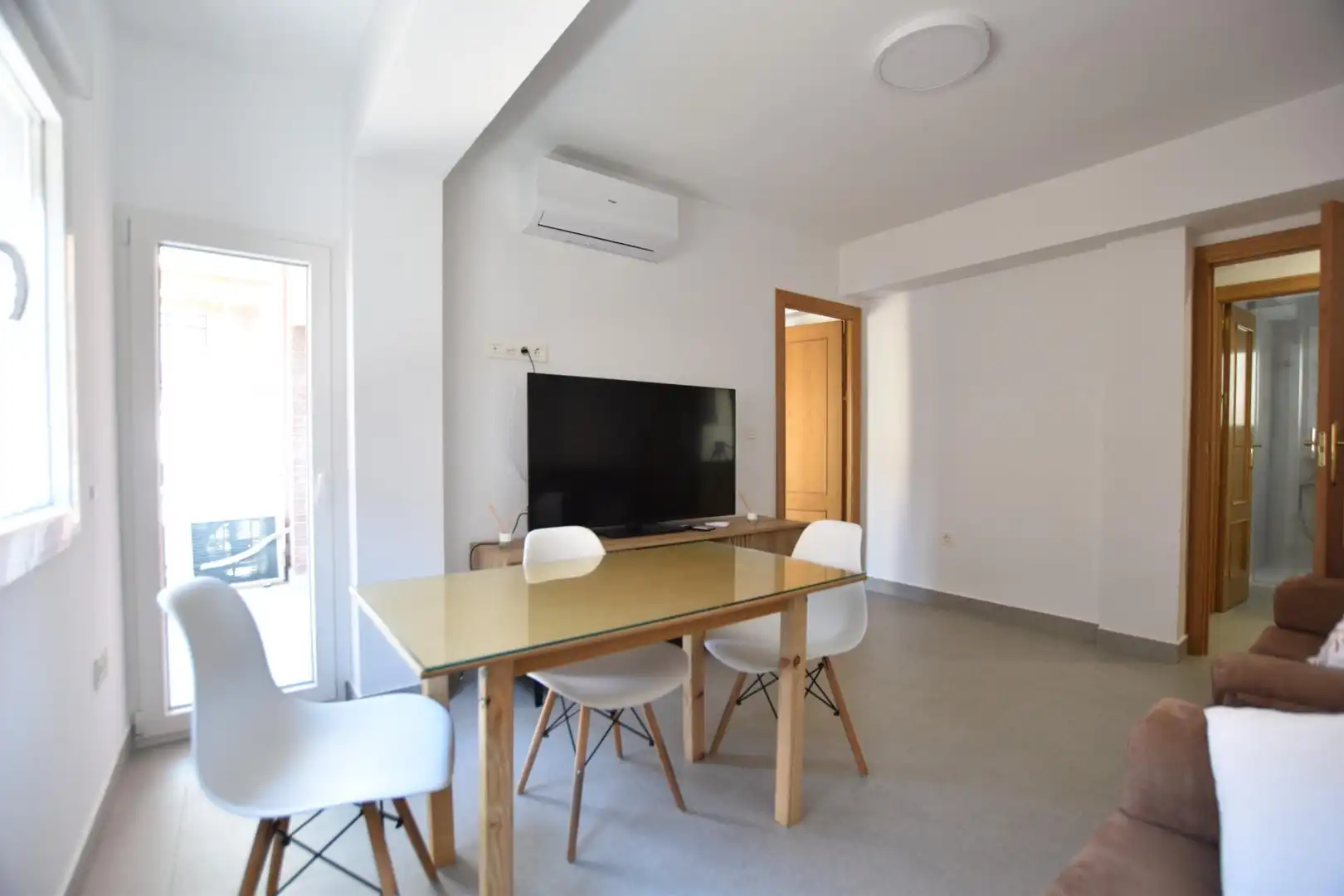 Living room of Flat for rent in Granada  with Air Conditioner and Furnished