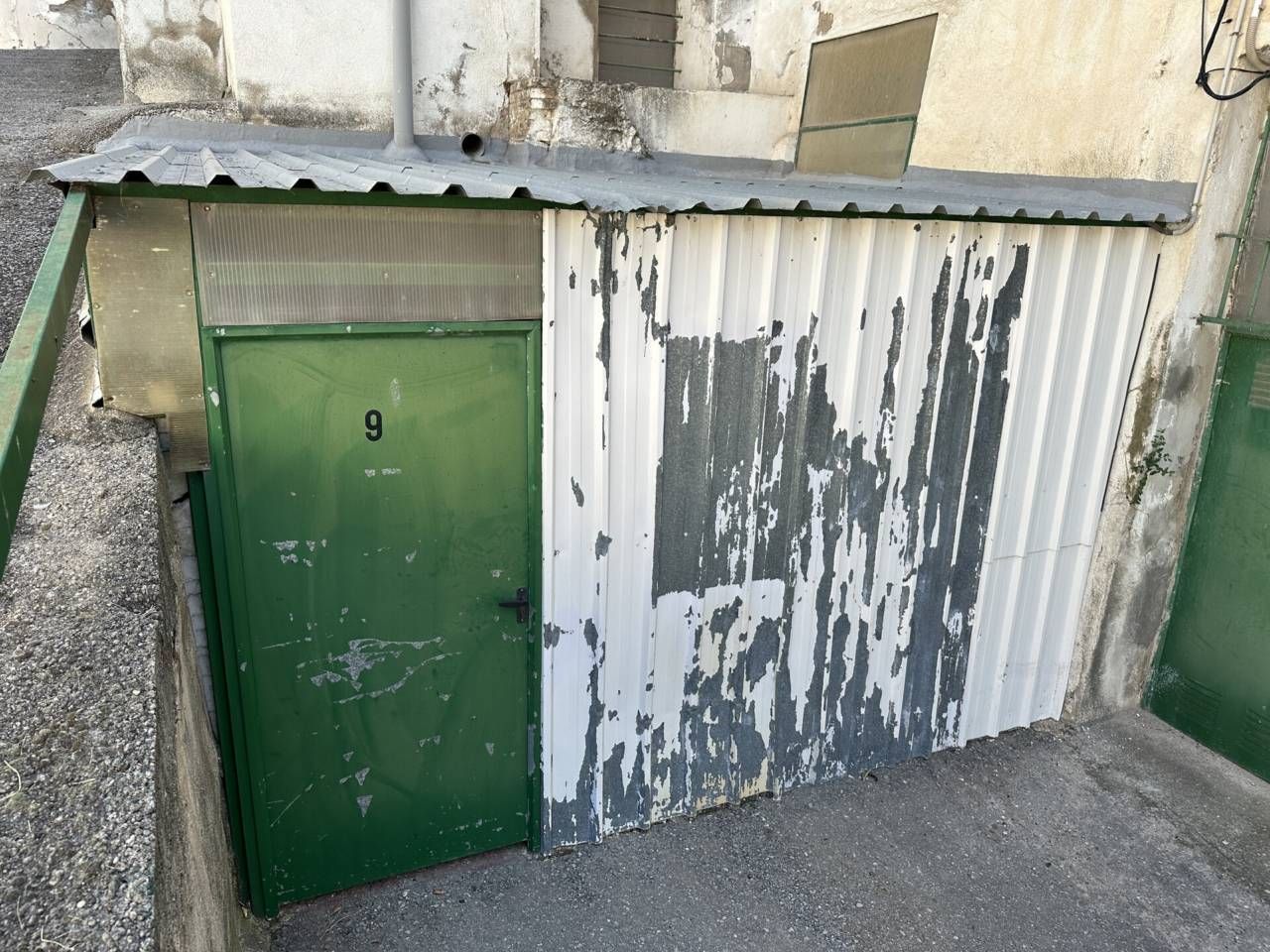 Vista exterior de Local de lloguer en Manresa amb Alarma