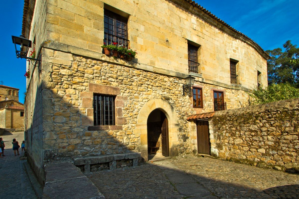 Vista exterior de Apartament en venda en Santillana del Mar amb Calefacció, Parquet i Moblat