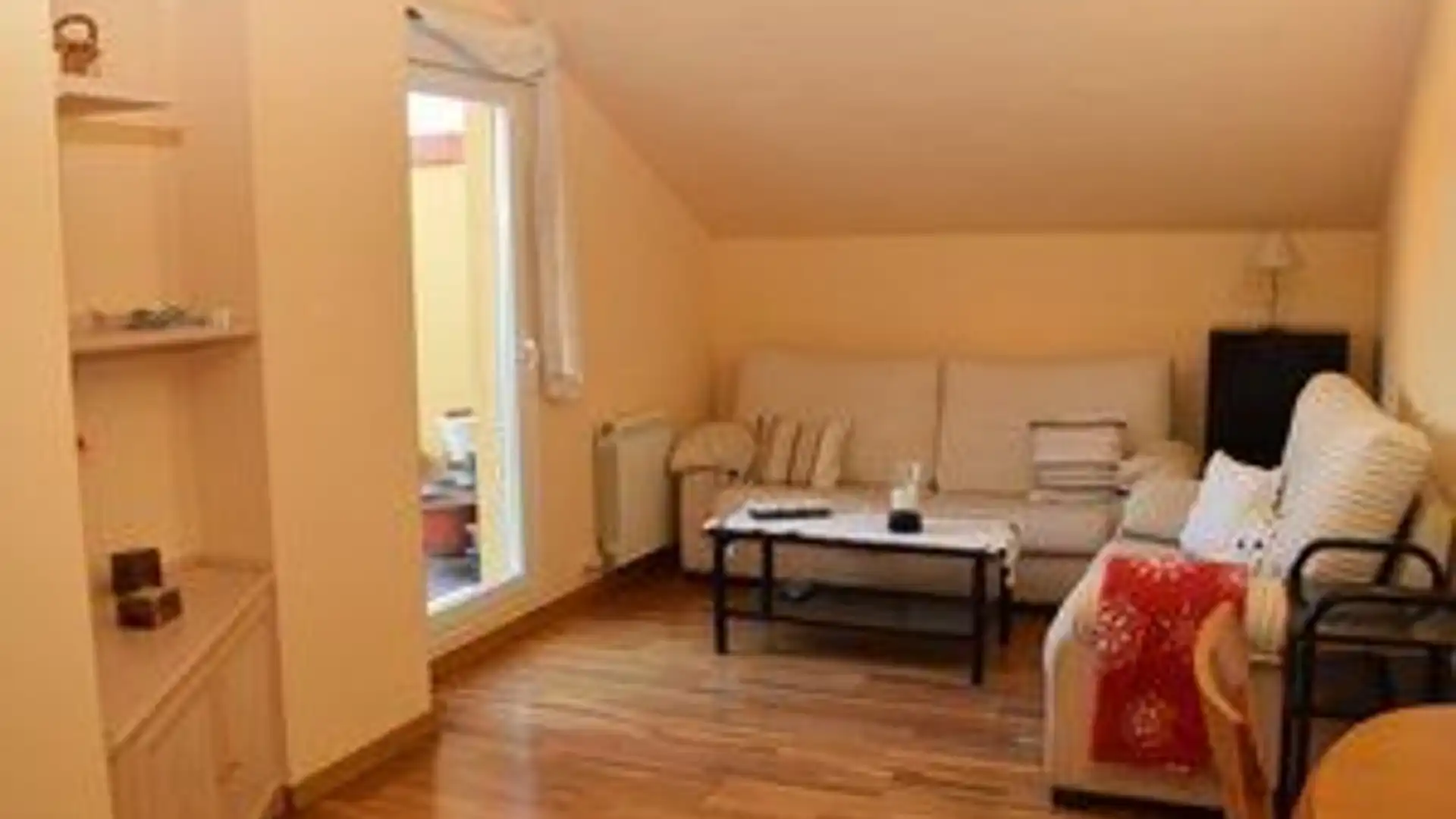 Sala d'estar de Àtic de lloguer en Ávila Capital amb Calefacció, Terrassa i Moblat