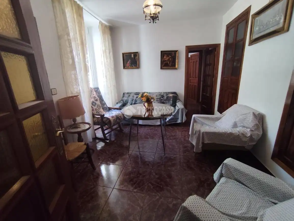 Casa adosada en venda a Valdepeñas de Jaén