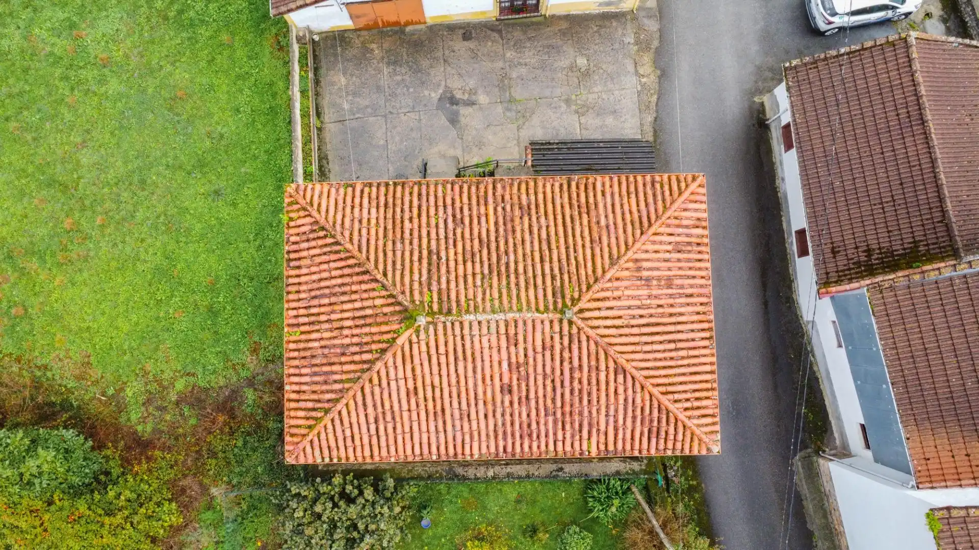 Vista exterior de Casa o chalet en venta en Salas con Calefacción, Jardín privado y Amueblado