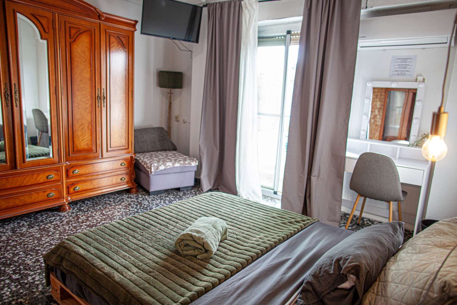 Bedroom of Flat to share in Aldaia  with Air Conditioner, Terrace and Furnished