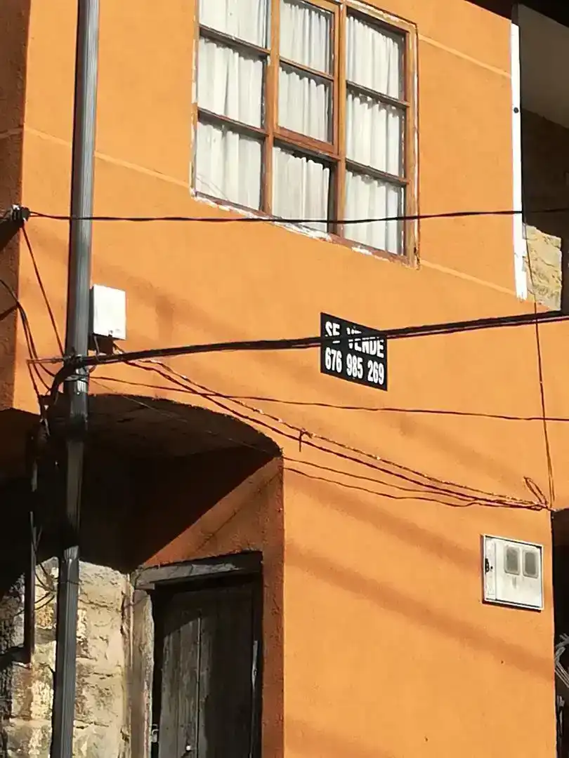 Vista exterior de Casa adosada en venda en Torre del Bierzo, León