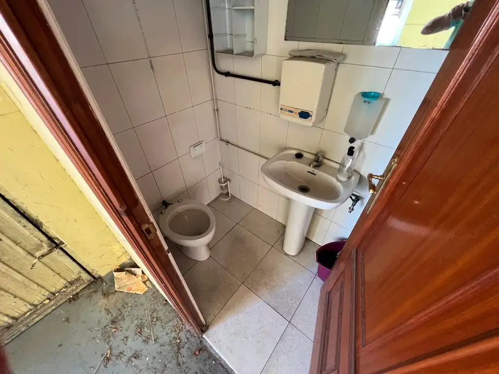 Baño de Nave industrial en venta en Lugo