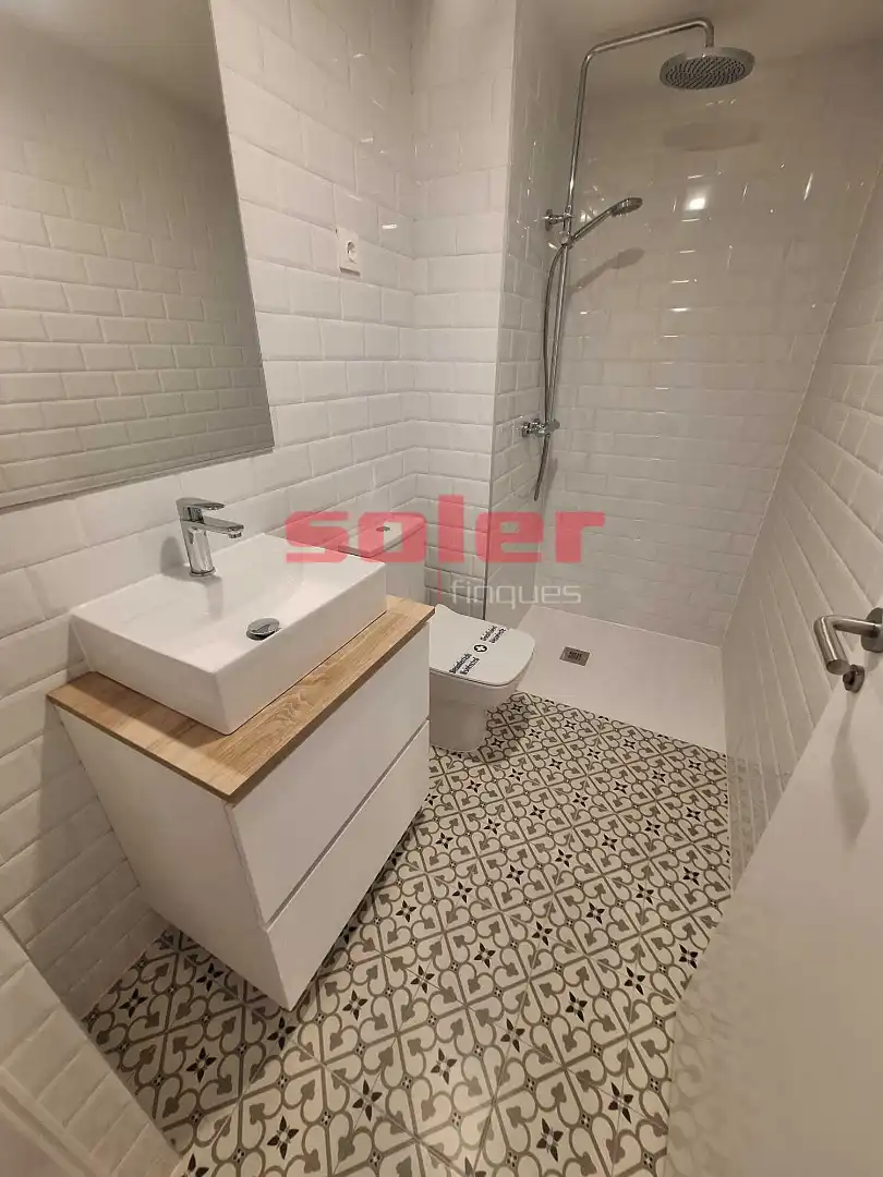 Badezimmer von Wohnung zur Miete in Rubí mit Klimaanlage, Heizung und Terrasse