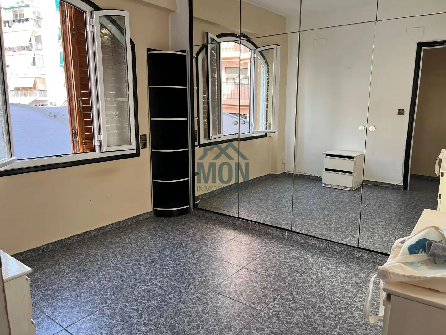Habitación de Piso en venta en Valencia con Horno