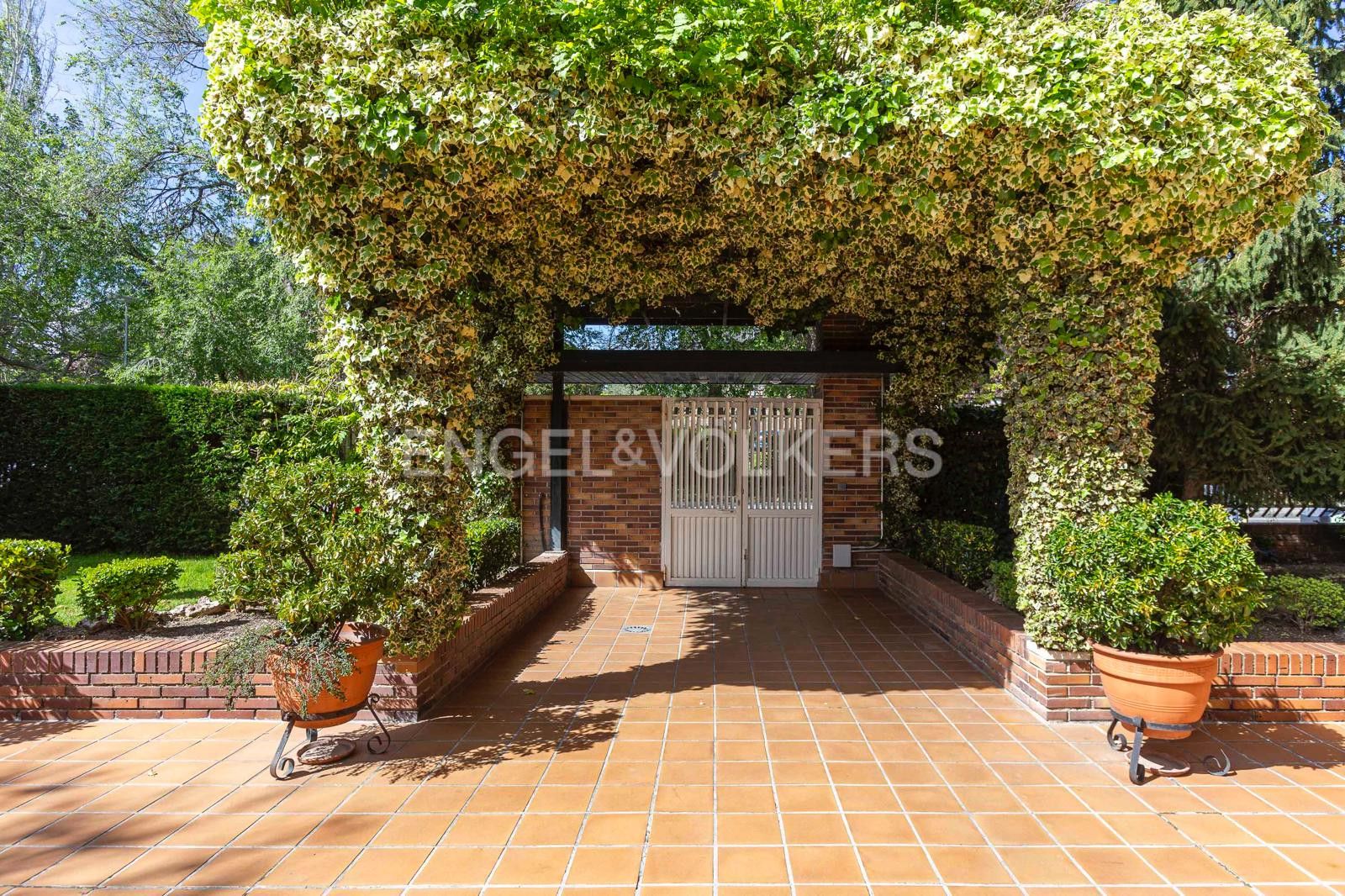 Exterior view of Duplex for sale in Majadahonda  with Heating, Terrace and Swimming Pool