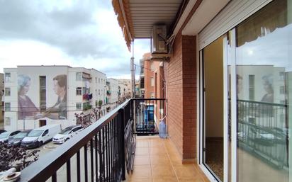 Exterior view of Flat for sale in L'Hospitalet de Llobregat  with Air Conditioner and Balcony