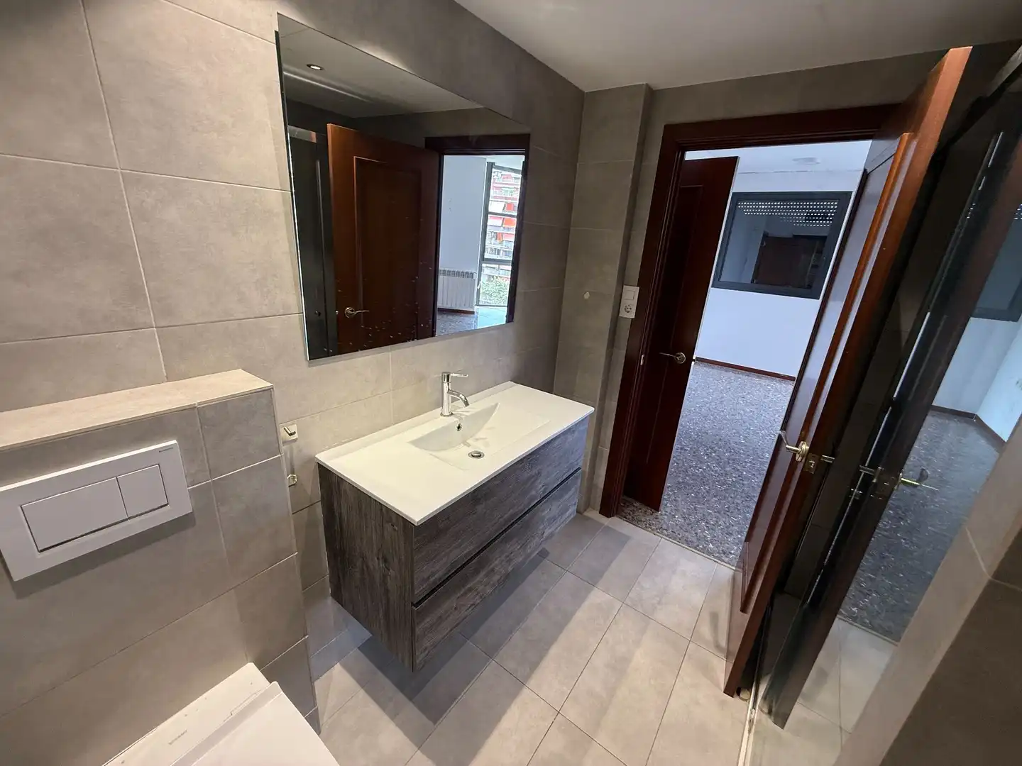 Baño de Piso de alquiler en Barcelona con Aire acondicionado y Calefacción