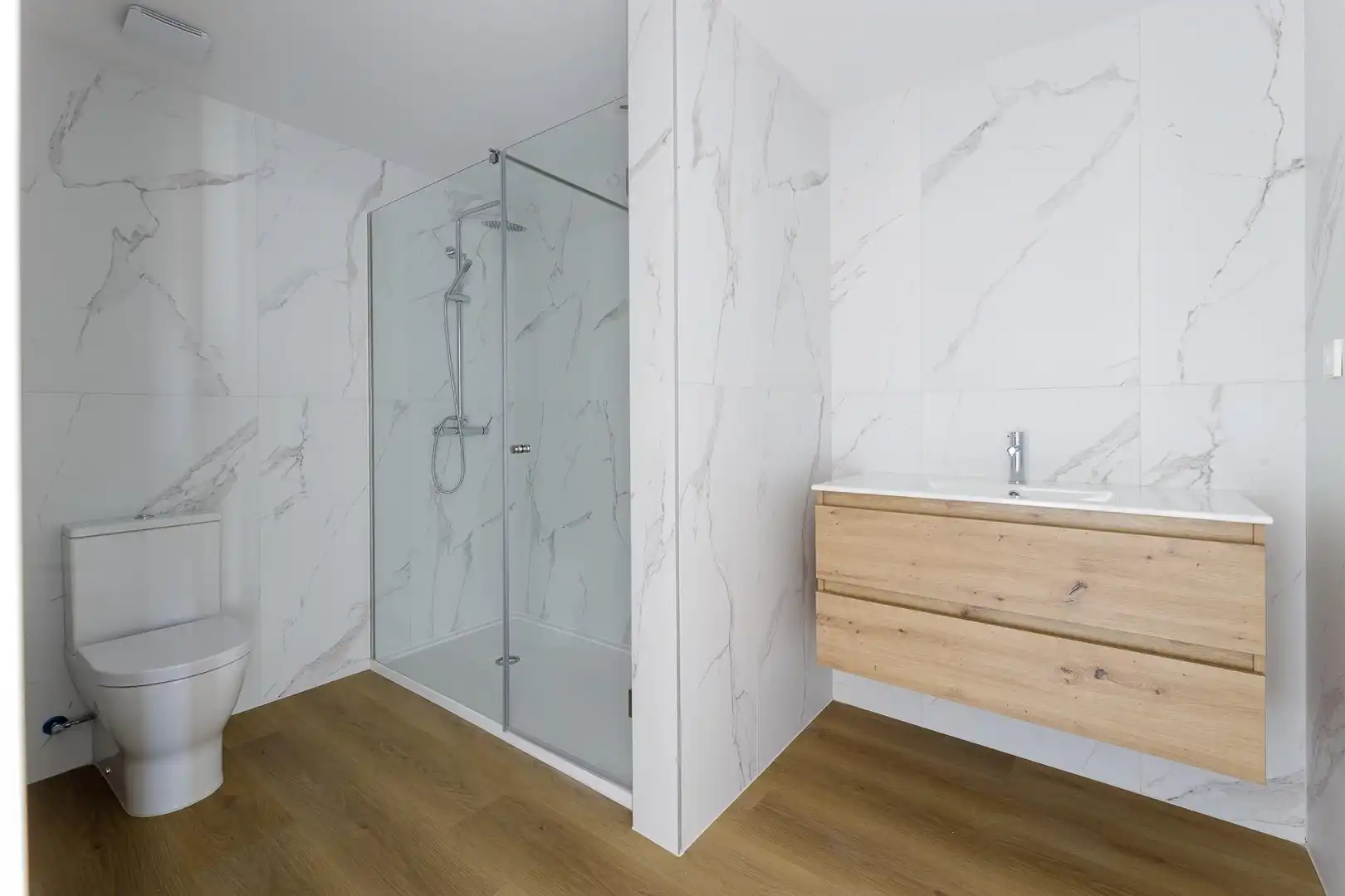 Bathroom of Flat for sale in  Palma de Mallorca  with Air Conditioner