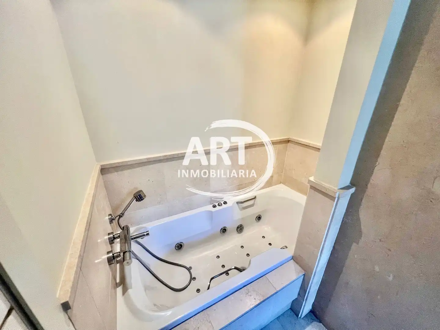 Bany de Apartament en venda en Benahavís amb Aire condicionat, Calefacció i Jardí privat