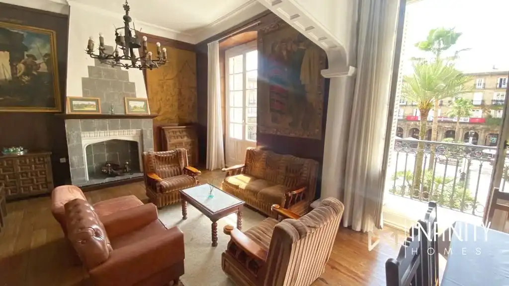 Sala d'estar de Pis de lloguer en Bilbao  amb Balcó
