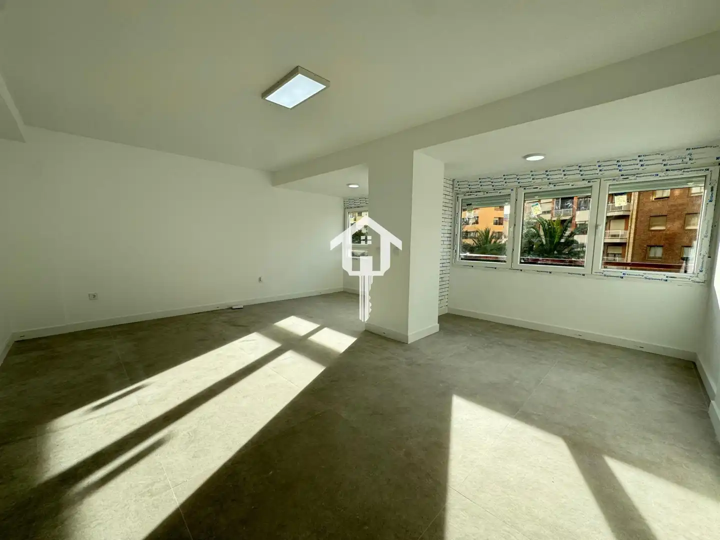 Außenansicht von Wohnung zum Verkauf in Alicante / Alacant mit Privatgarten und Terrasse