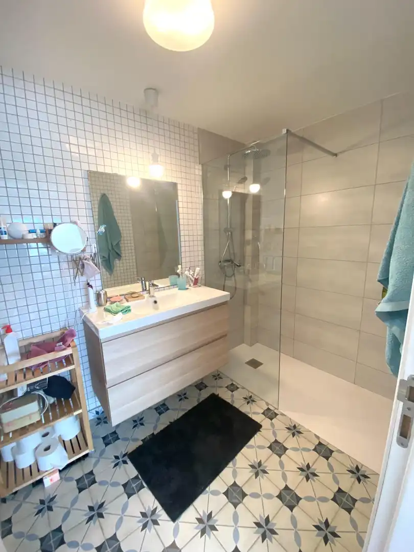 Badezimmer von Wohnung zur Miete in Barcelona mit Heizung, Parkett und Möbliert