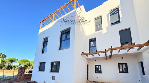 Foto 2 de Casa adosada en venta en Hospital, Corrales, Aljaraque