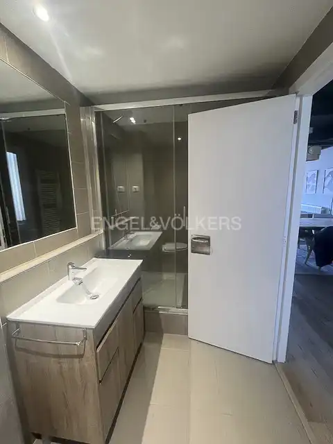 Badezimmer von Dachboden zur Miete in Alcobendas mit Klimaanlage, Heizung und Terrasse