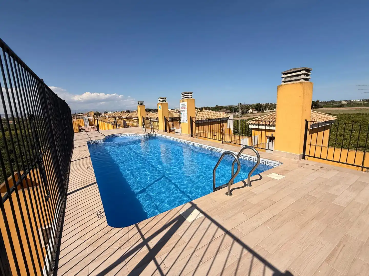 Piscina de Apartamento en venta en Daya Nueva con Terraza, Balcón y Piscina comunitaria
