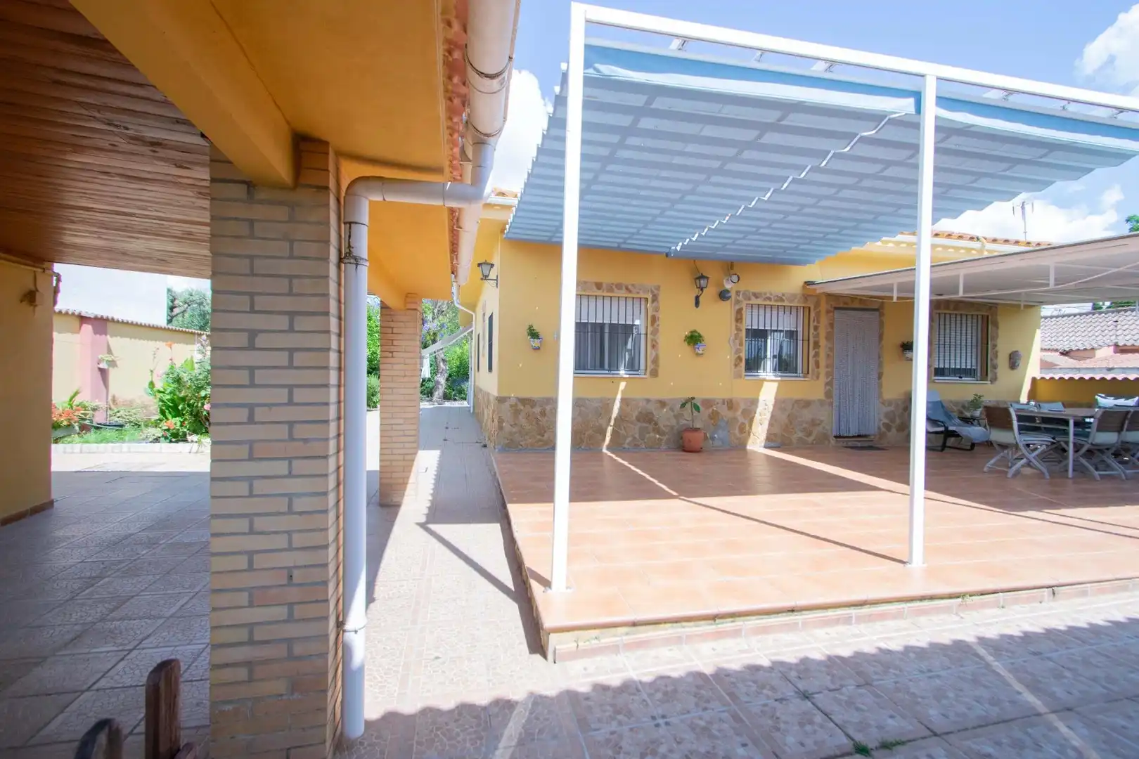 Terrace of Houses for sale in Mairena del Aljarafe  with Air Conditioner, Heating and Private garden