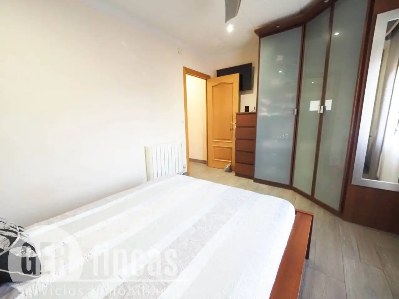 Habitación de Casa o chalet en venta en Terrassa con Aire acondicionado, Calefacción y Jardín privado