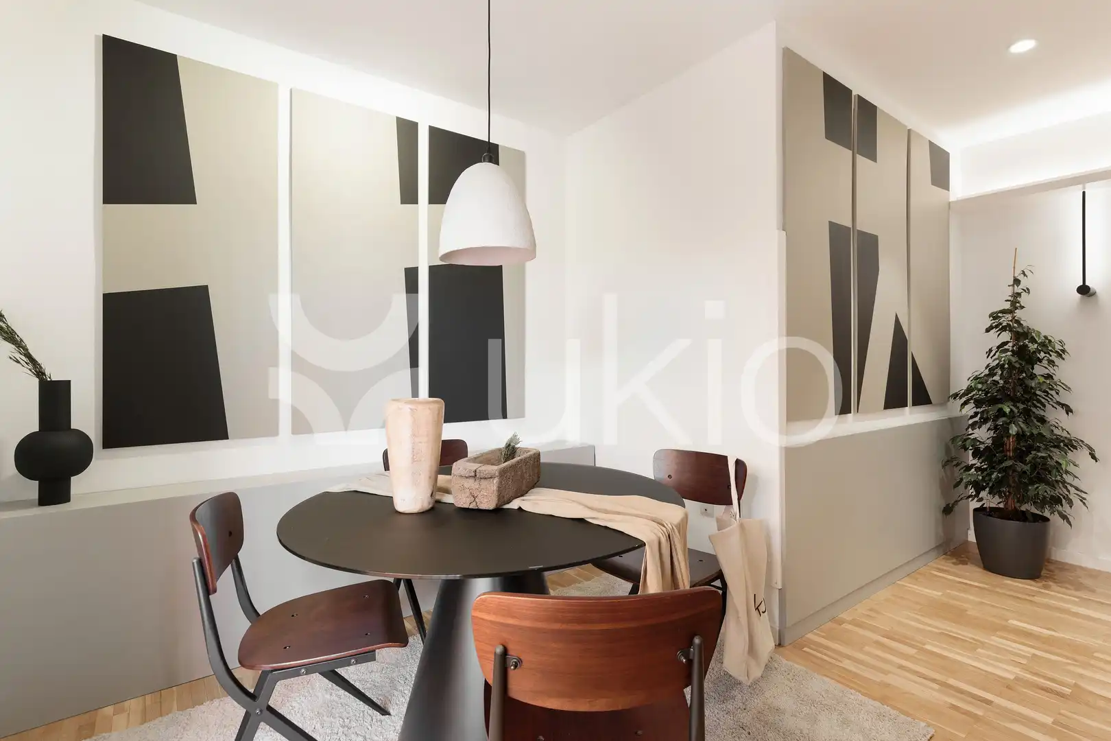 Menjador de Apartament de lloguer en Barcelona amb Aire condicionat, Terrassa i Moblat