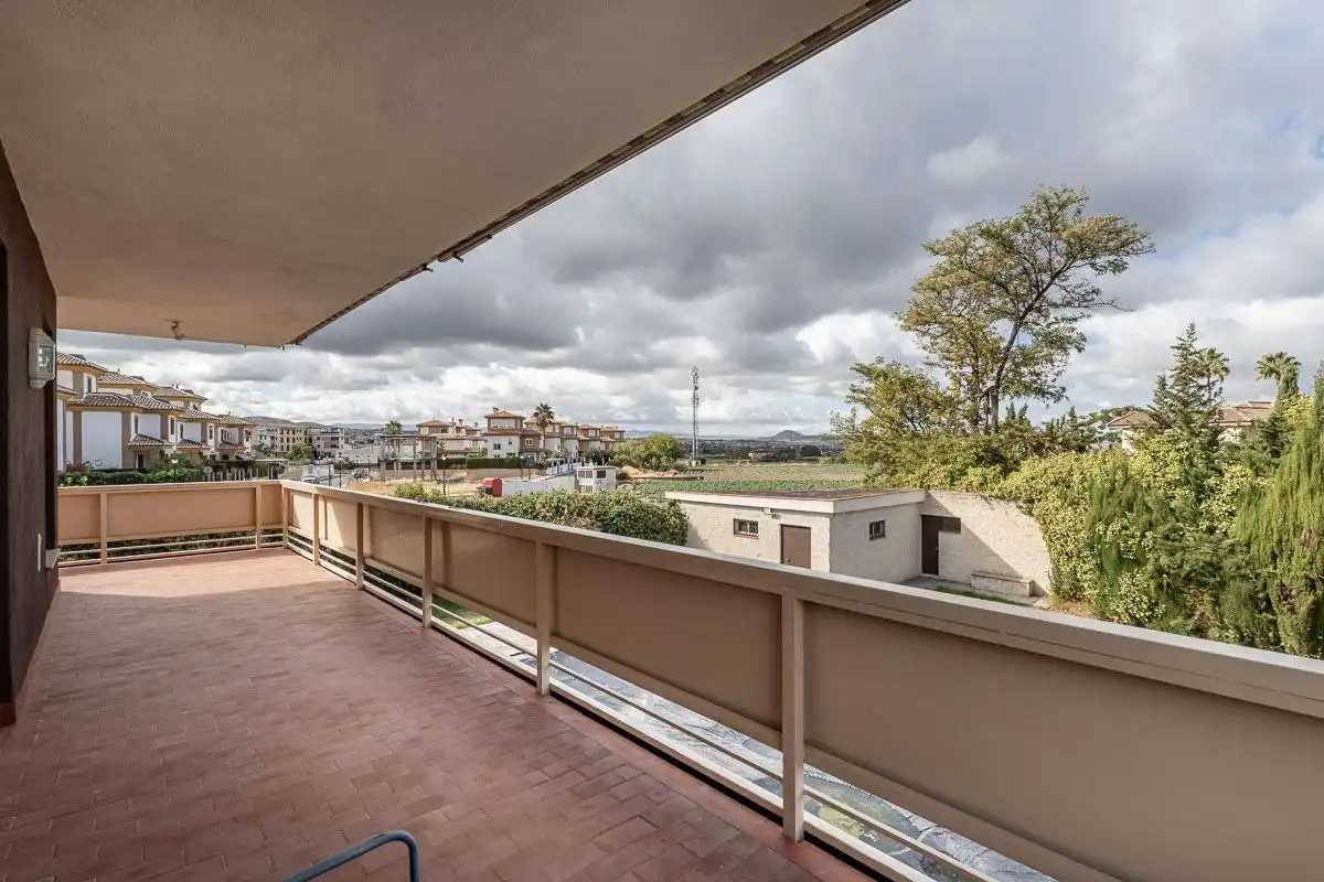 Houses for sale in Avenida HUETOR VEGA, Cájar