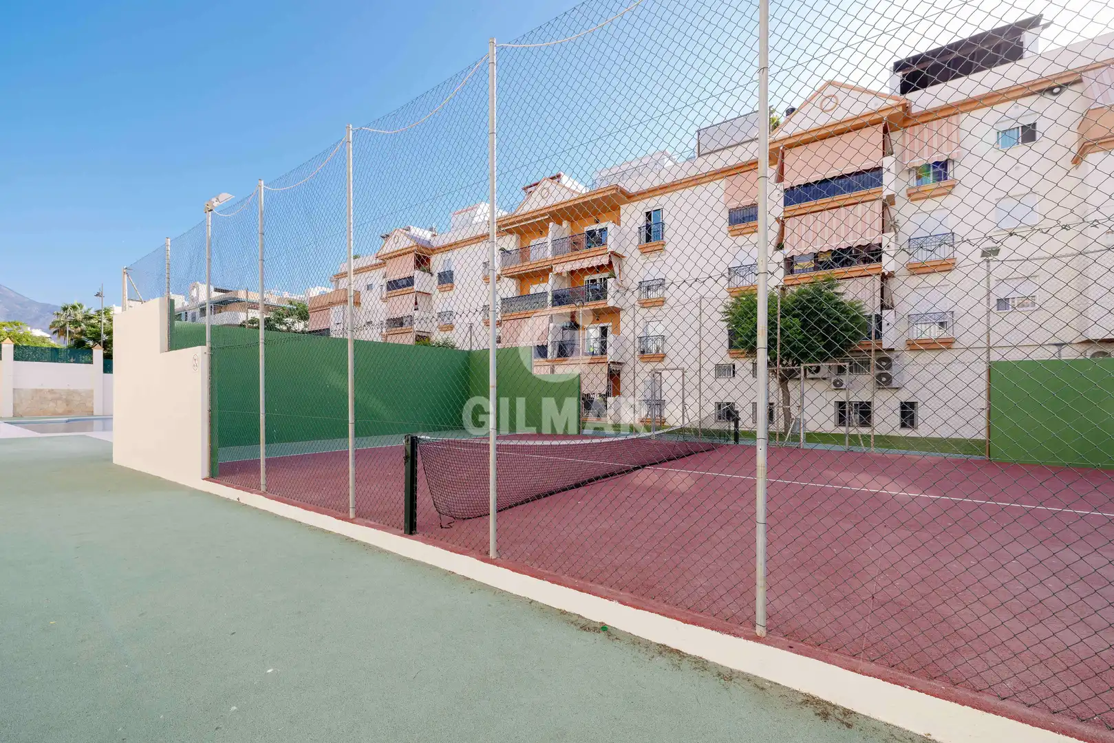 Vista exterior de Àtic en venda en Estepona amb Calefacció, Piscina i Balcó