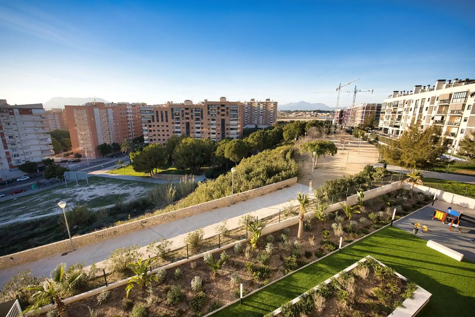 Außenansicht von Wohnung zum Verkauf in Alicante / Alacant mit Klimaanlage, Heizung und Terrasse