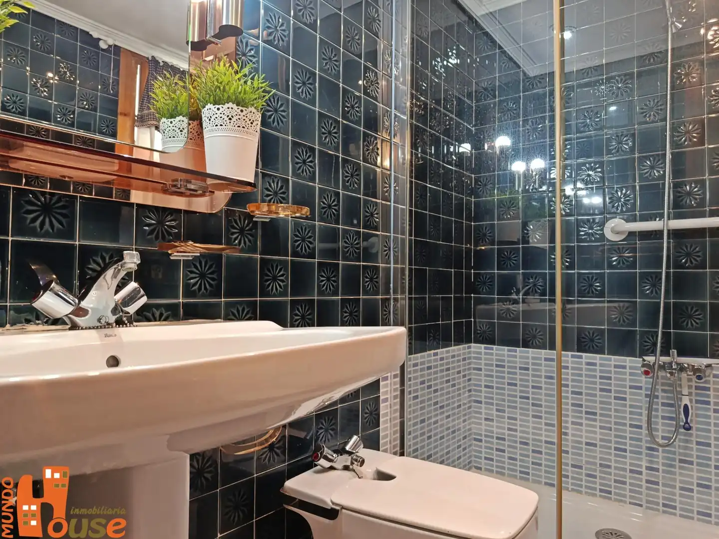 Bathroom of Flat for sale in Segovia  with Furnished