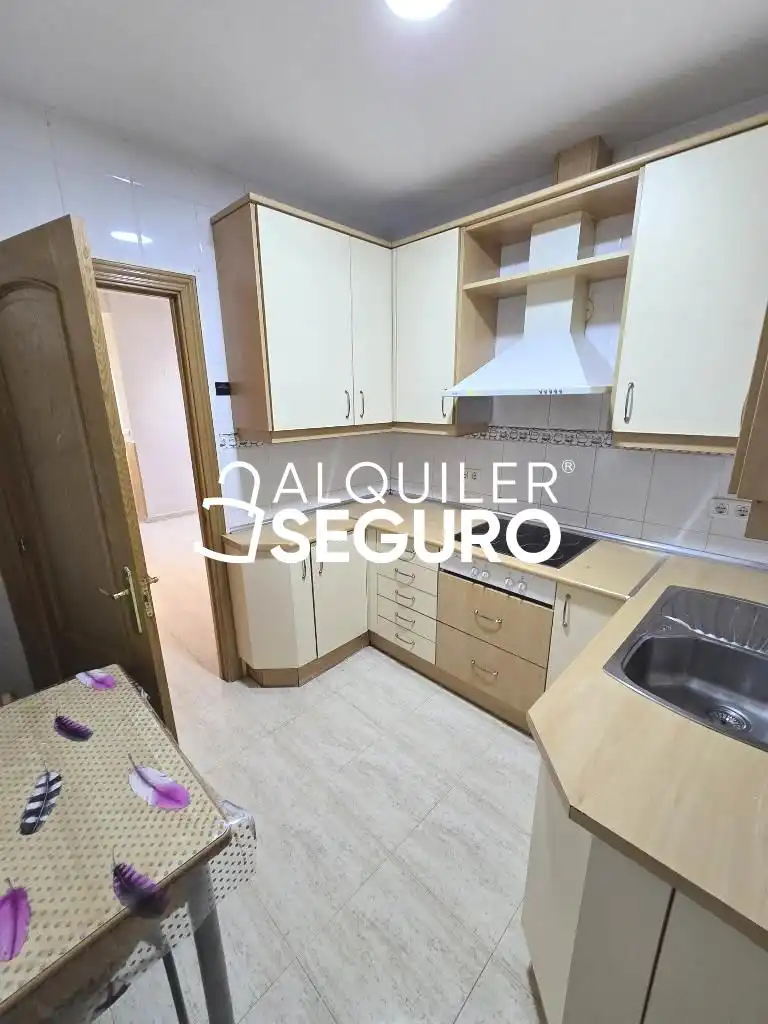 Cocina de Piso de alquiler en Alcalá de Henares con Calefacción