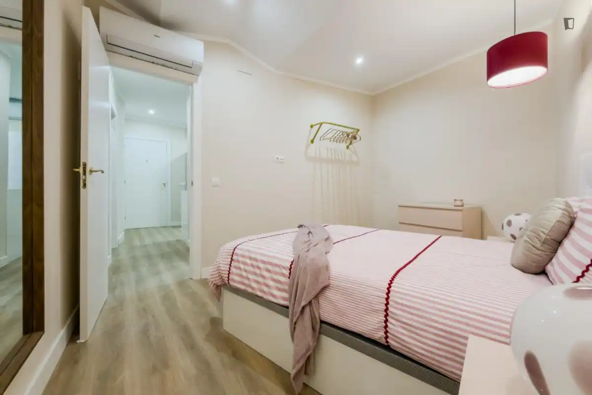 Schlafzimmer von Wohnungen zur Miete in Barcelona mit Klimaanlage, Heizung und Möbliert