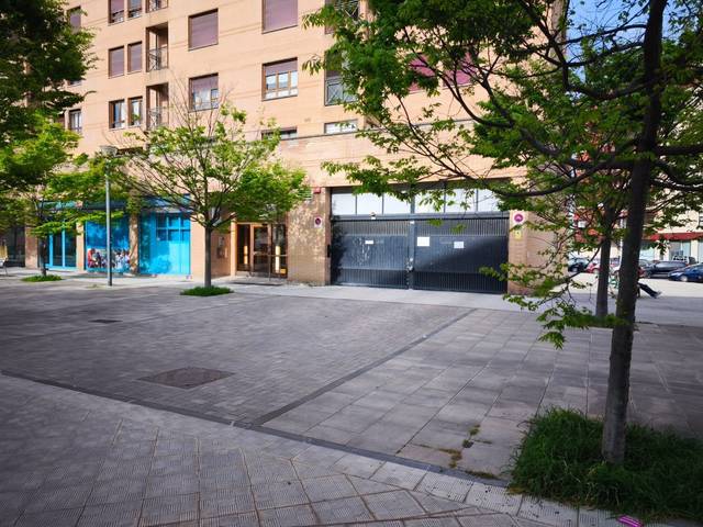 Garaje en Venta en Calle  Valle de Aranguren en Arrosadia