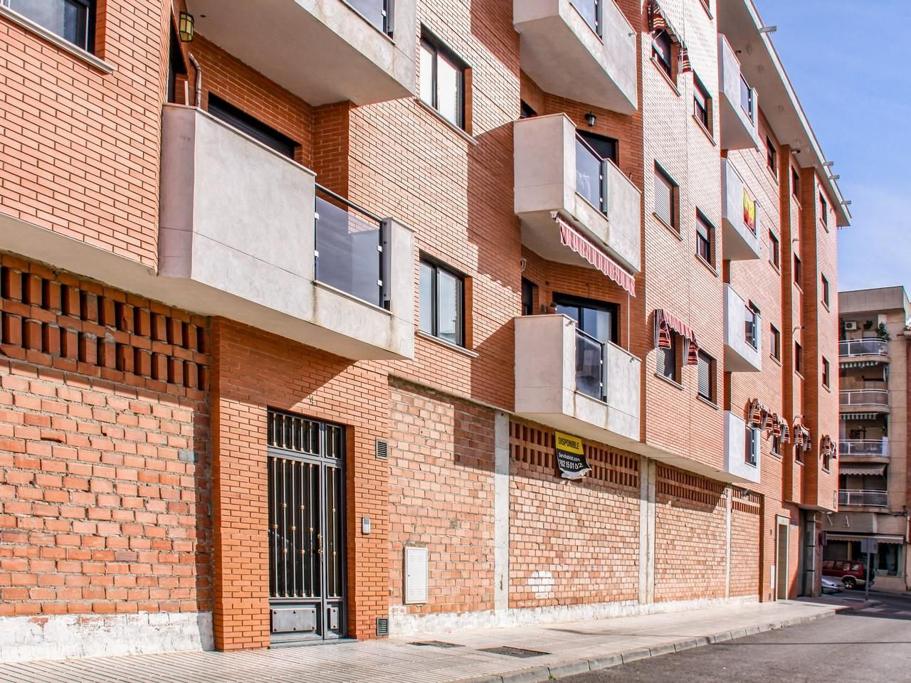 Vista exterior de Local en venta en Linares