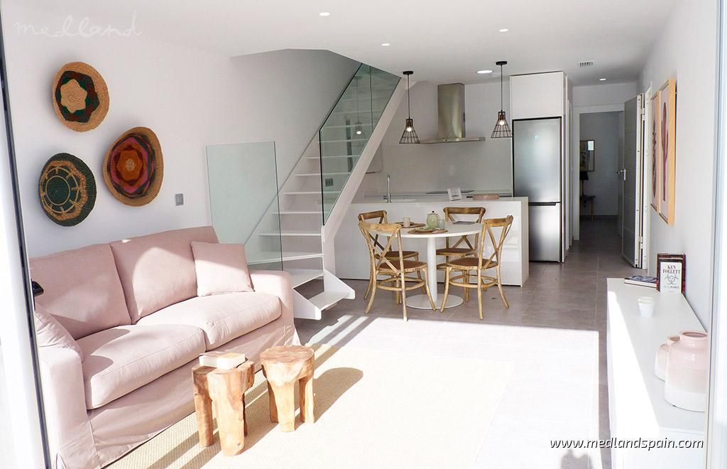 Sala de estar de Casa adosada en venta en Pilar de la Horadada con Jardín privado, Terraza y Piscina comunitaria