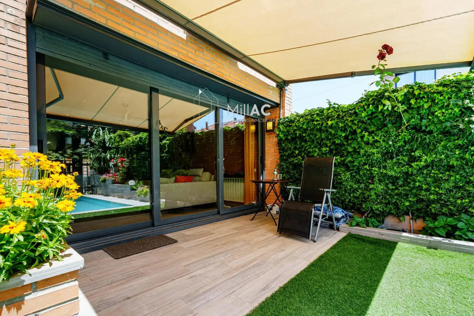 Terraza de Casa adosada en venta en Madrid con Aire acondicionado, Calefacción y Jardín privado