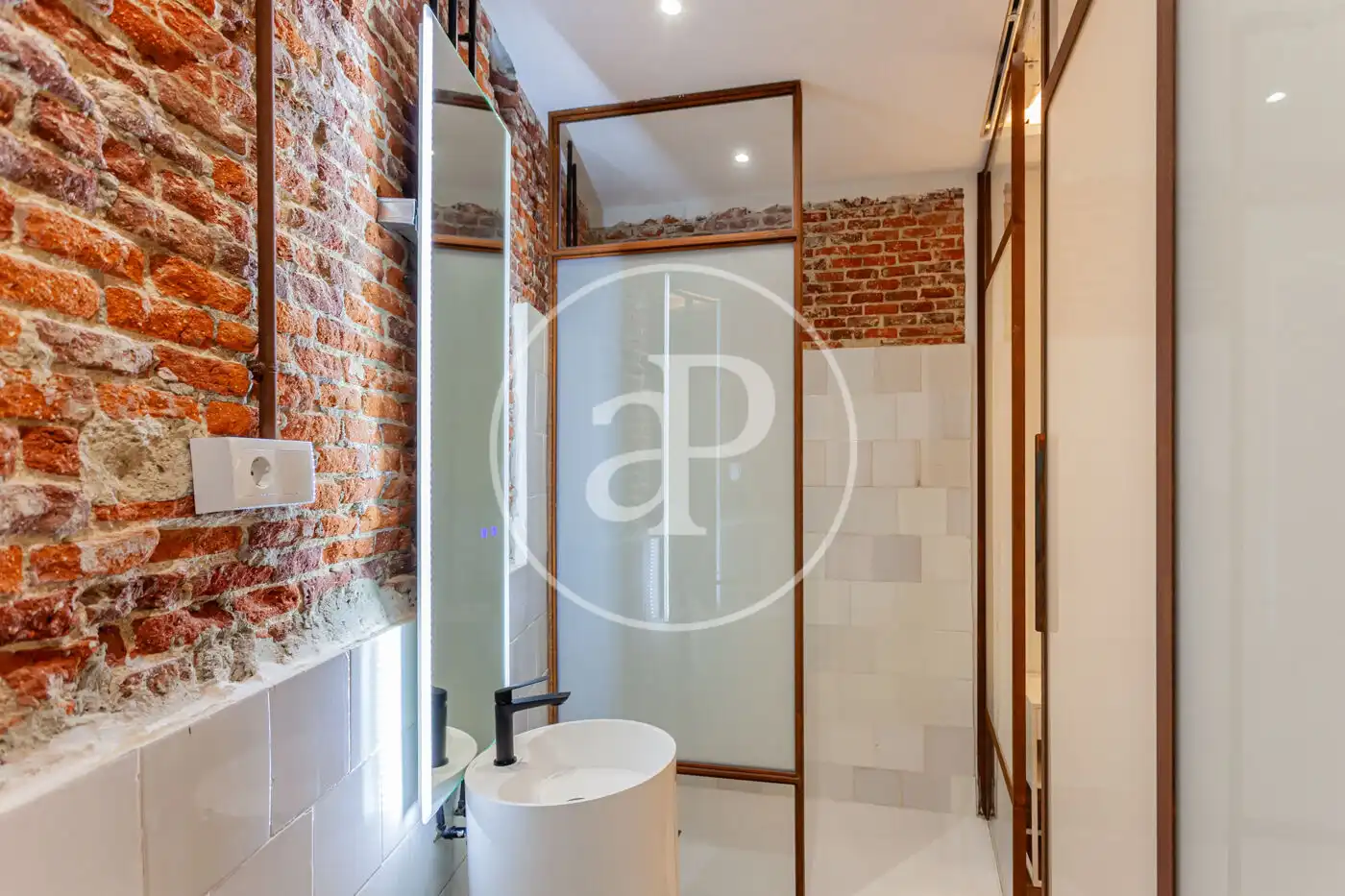 Bathroom of Flat for sale in Madrid  with Air Conditioner, Heating and Furnished