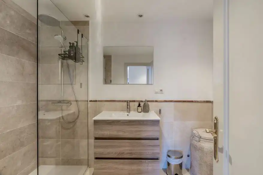 Bany de Dúplex en venda en Marbella amb Aire condicionat, Terrassa i Moblat
