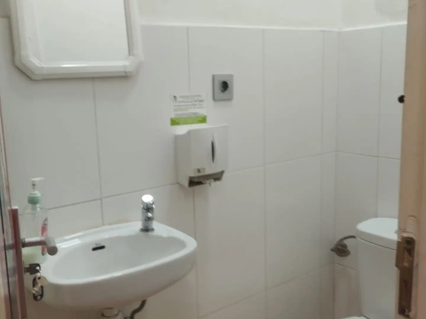 Baño de Local de alquiler en Murcia con Aire acondicionado