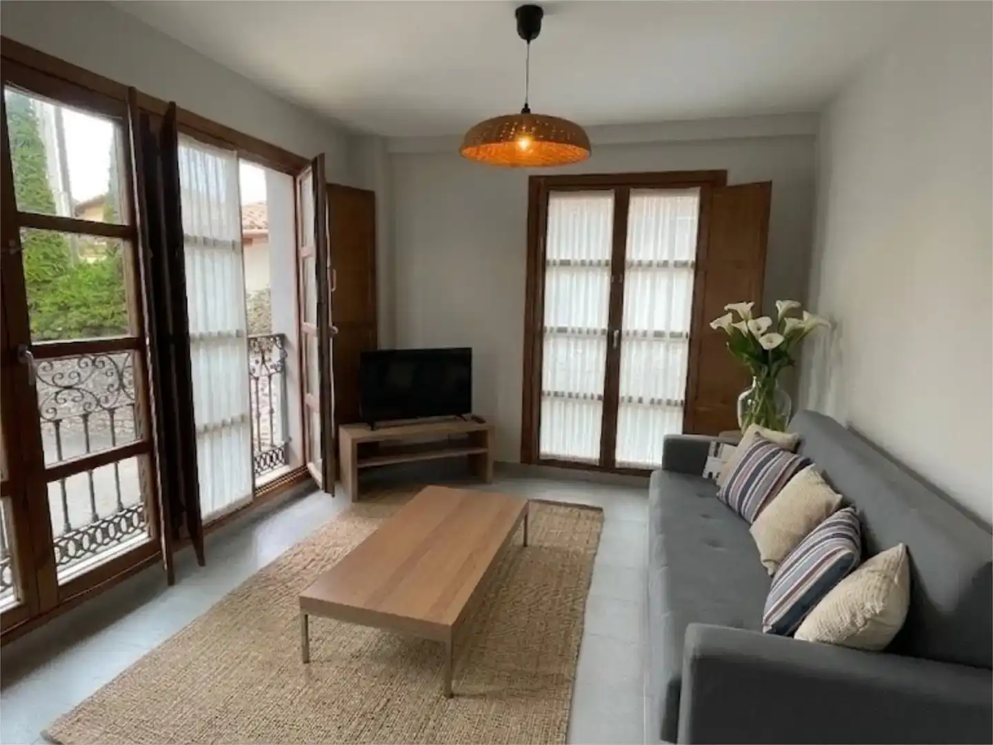 Wohnzimmer von Wohnung zur Miete in Llanes mit Möbliert