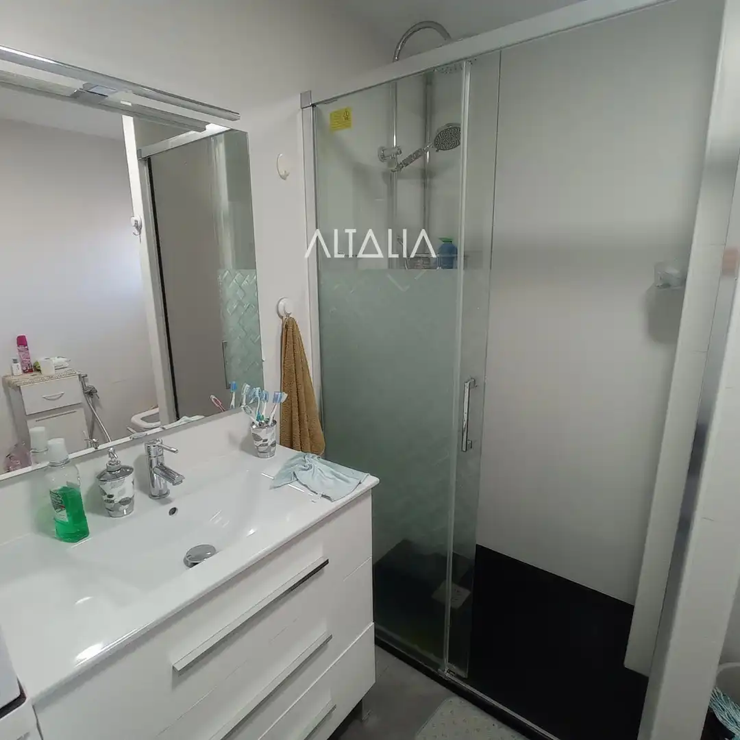 Badezimmer von Wohnung zur untervermieten in Cuenca mit Heizung, Parkett und Möbliert