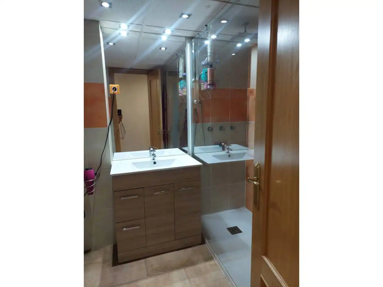 Bany de Apartament en venda en Cedillo del Condado amb Calefacció i Traster