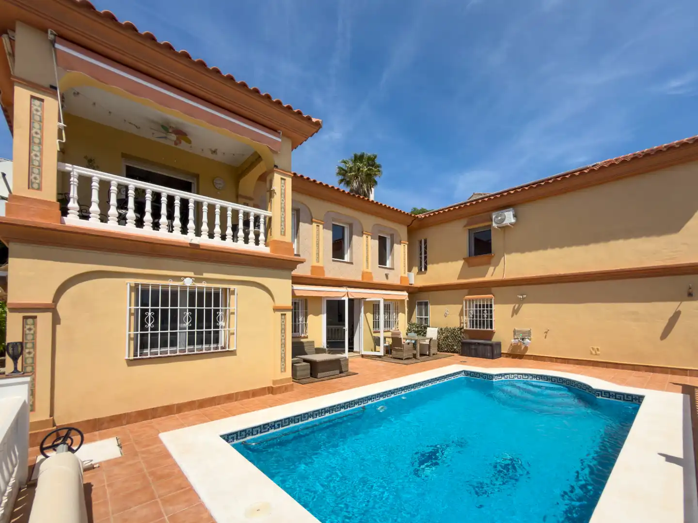 Chalet con terraza en venta en Coín, imagen 2