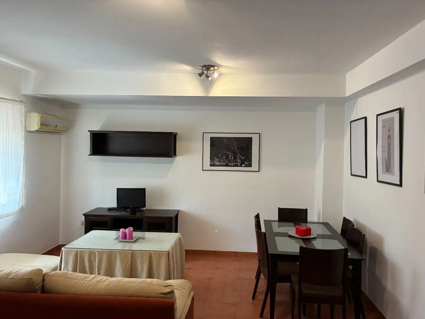 Wohnzimmer von Maisonette zur Miete in Dos Hermanas mit Klimaanlage, Privatgarten und Abstellraum