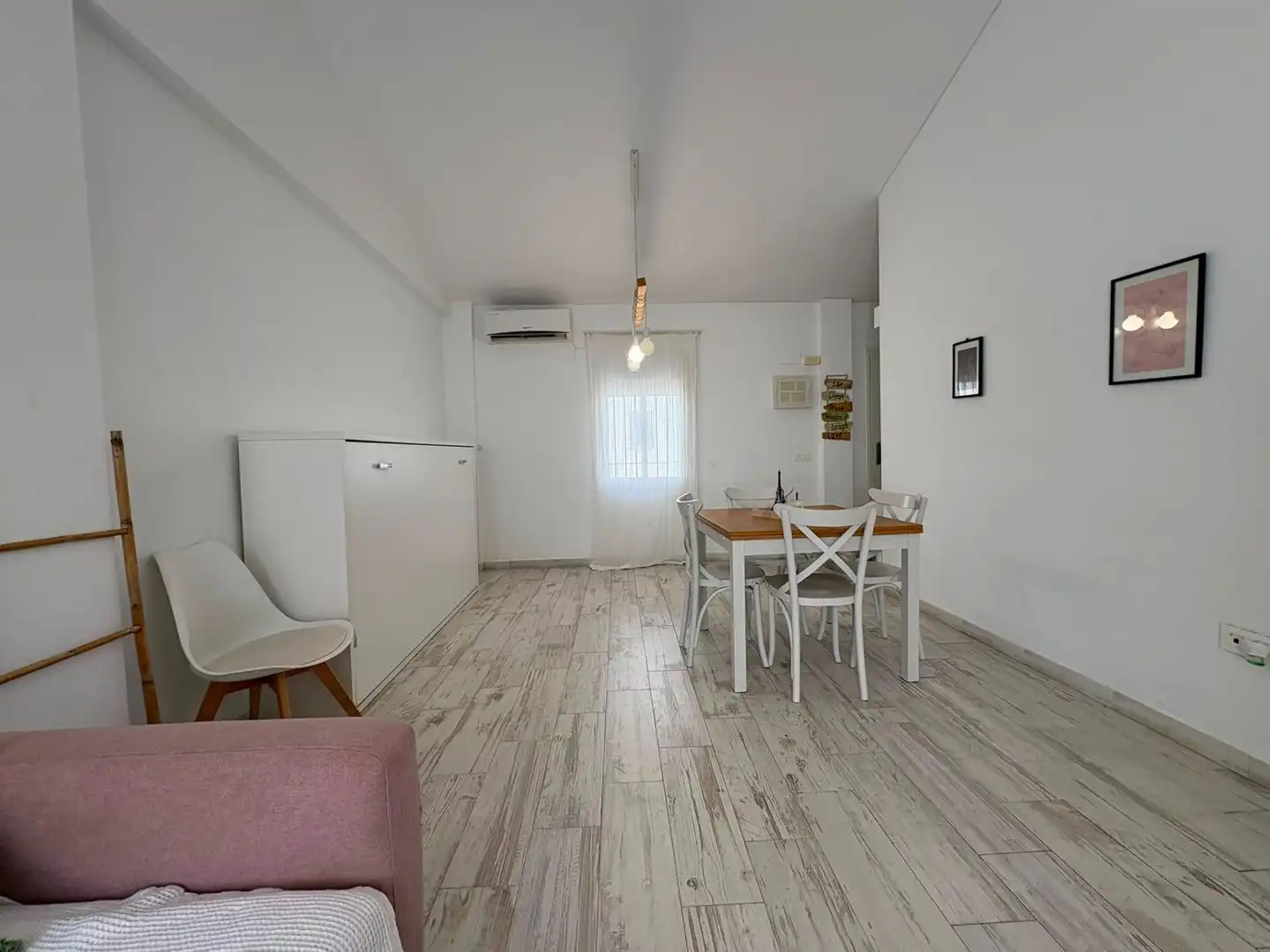 Sala d'estar de Casa adosada en venda en Los Barrios