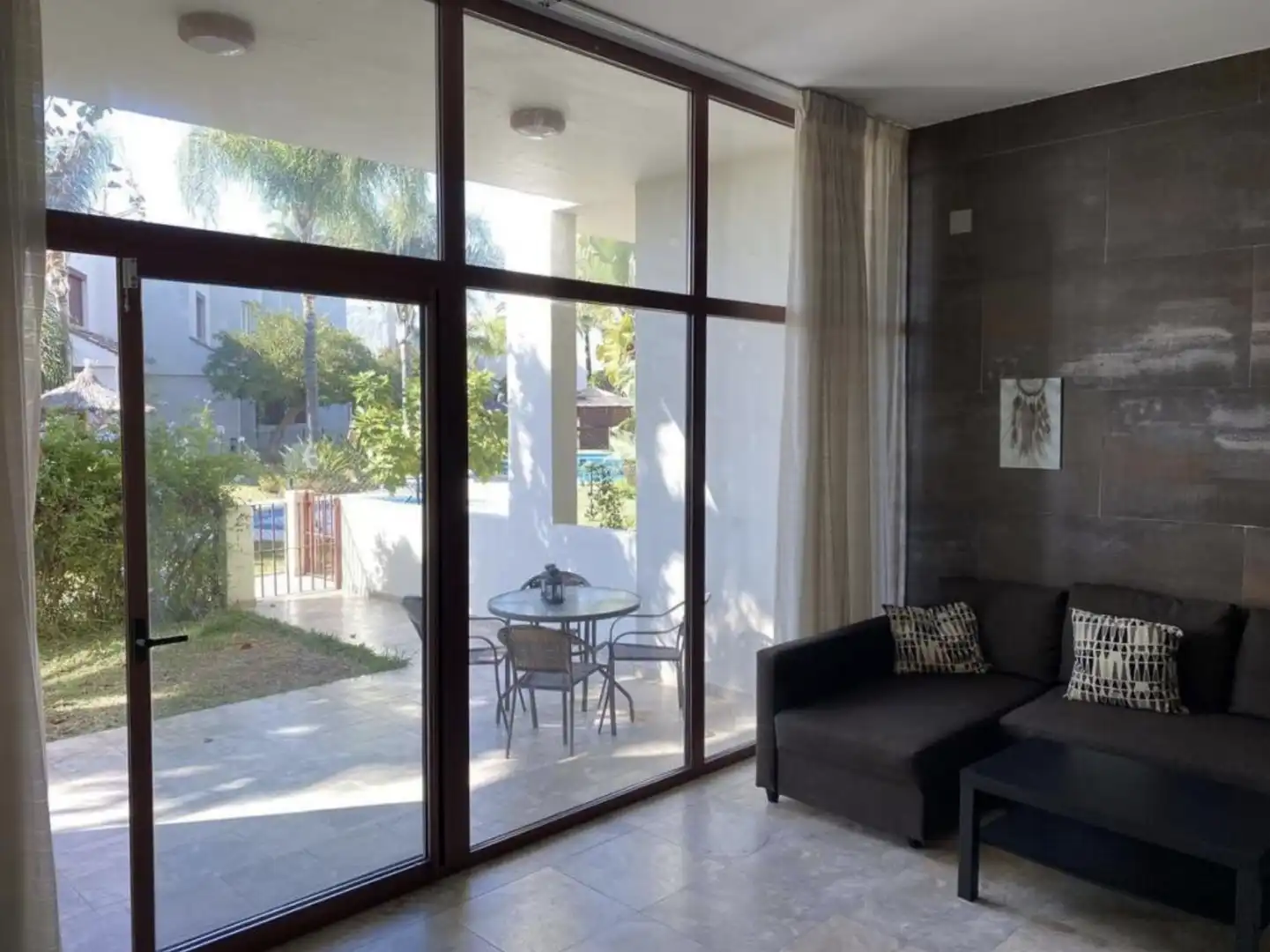 Terrasse von Einfamilien-Reihenhaus mieten mit Kaufoption in Estepona mit Klimaanlage, Terrasse und Möbliert