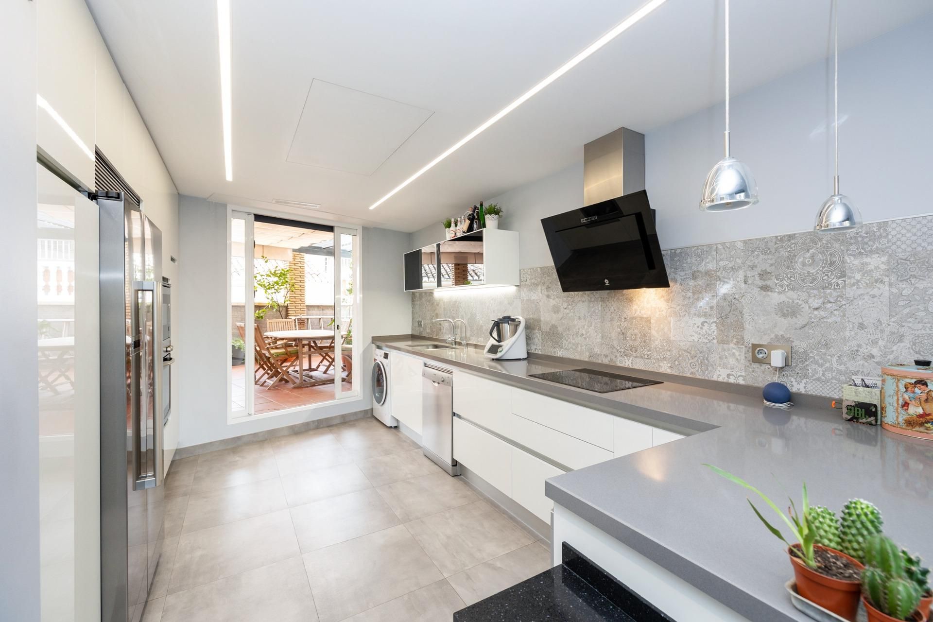 Cocina de Casa adosada en venta en  Granada Capital con Aire acondicionado, Calefacción y Terraza