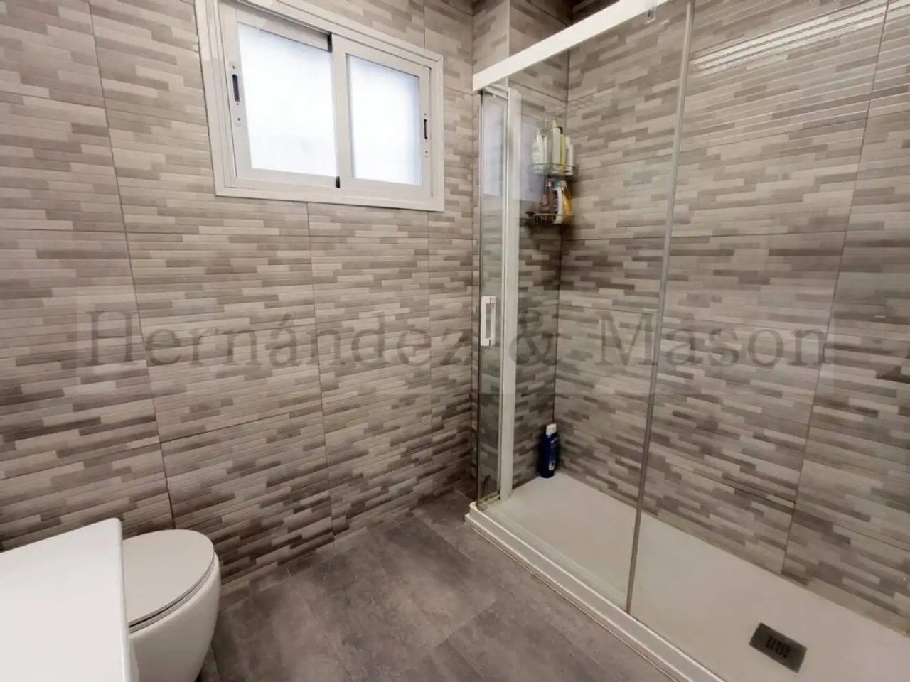 Bathroom of Flat for sale in Málaga  with Terrace and Storage room